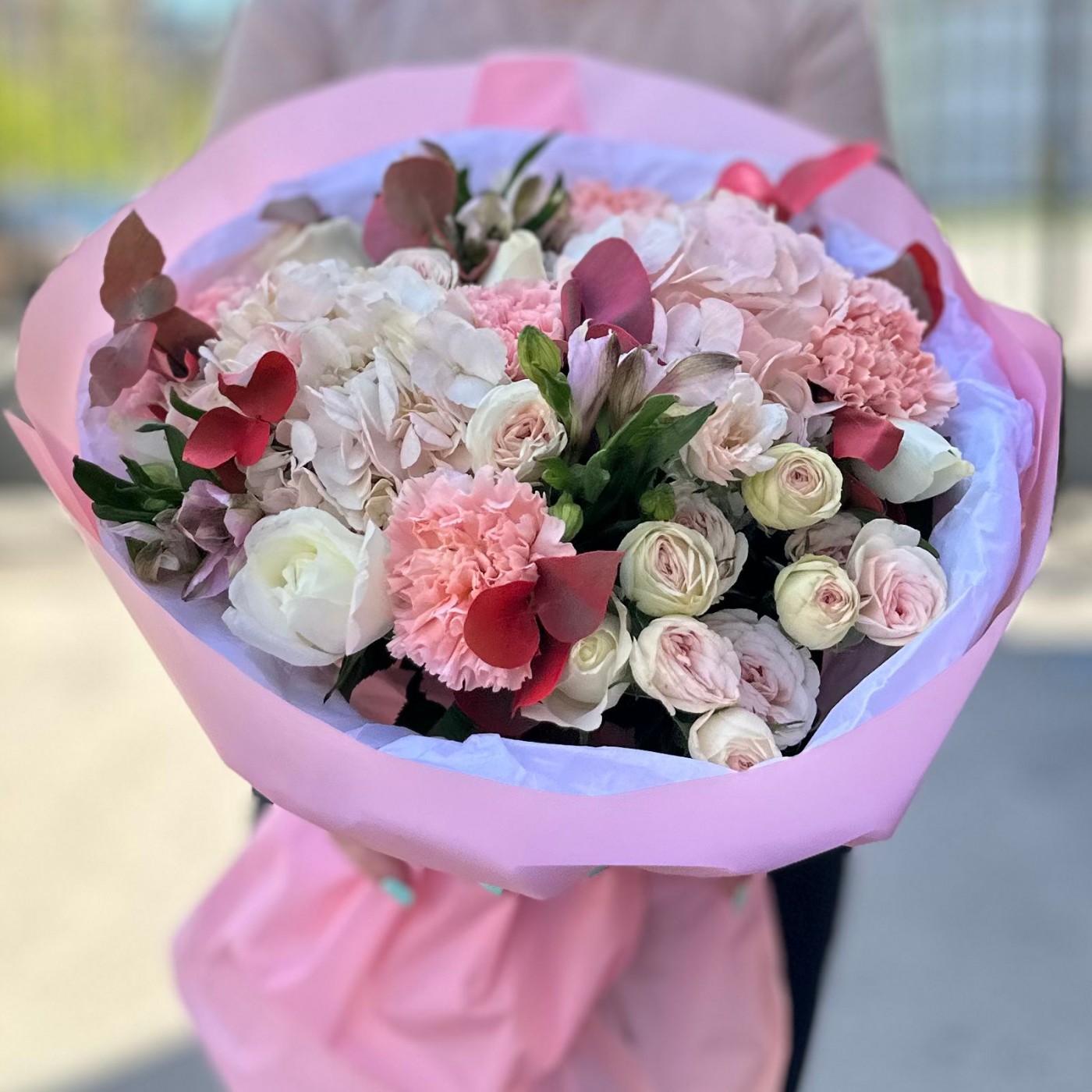 Авторский Букет с гортензией и розами Легкий Аромат