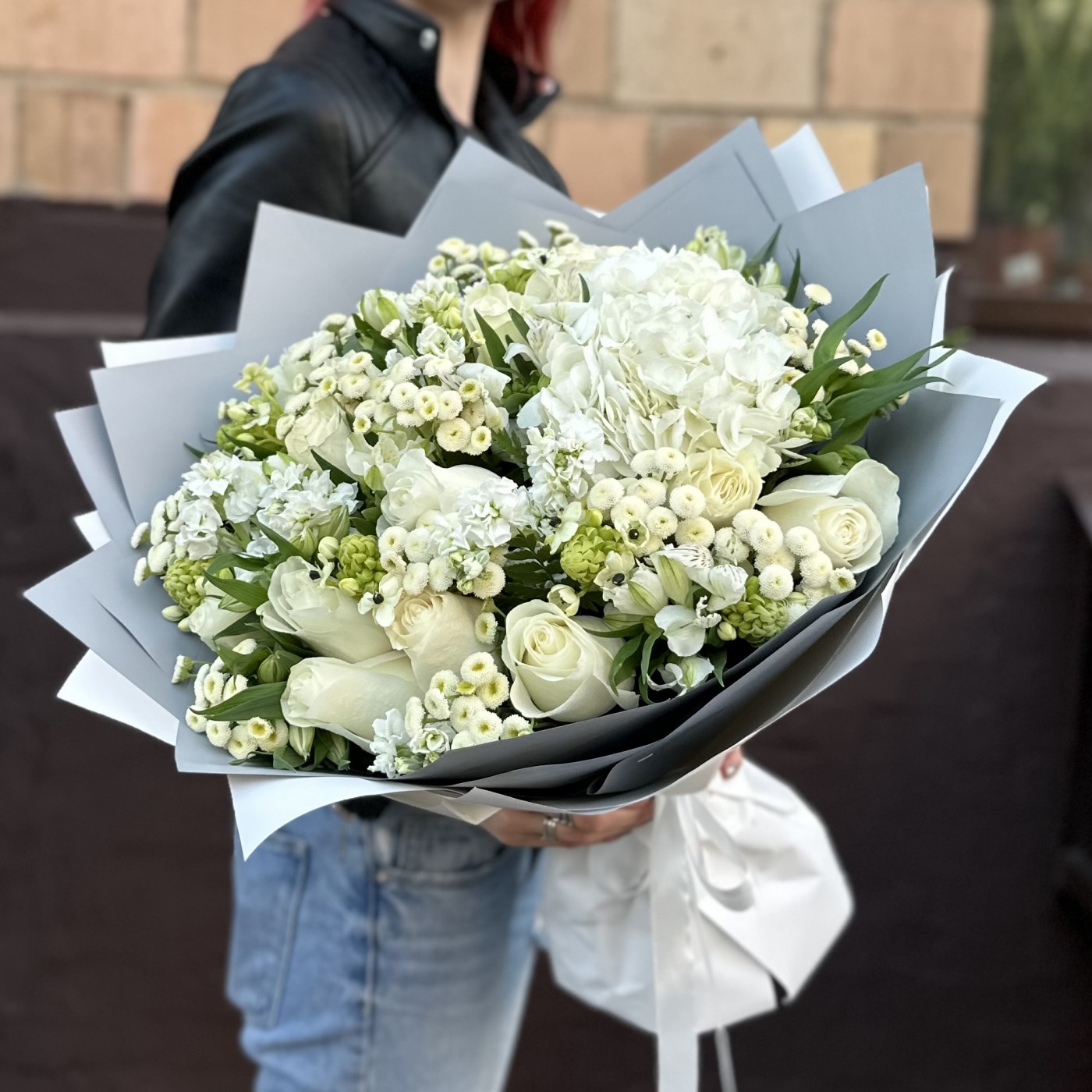 Букет с розами Нежный иней