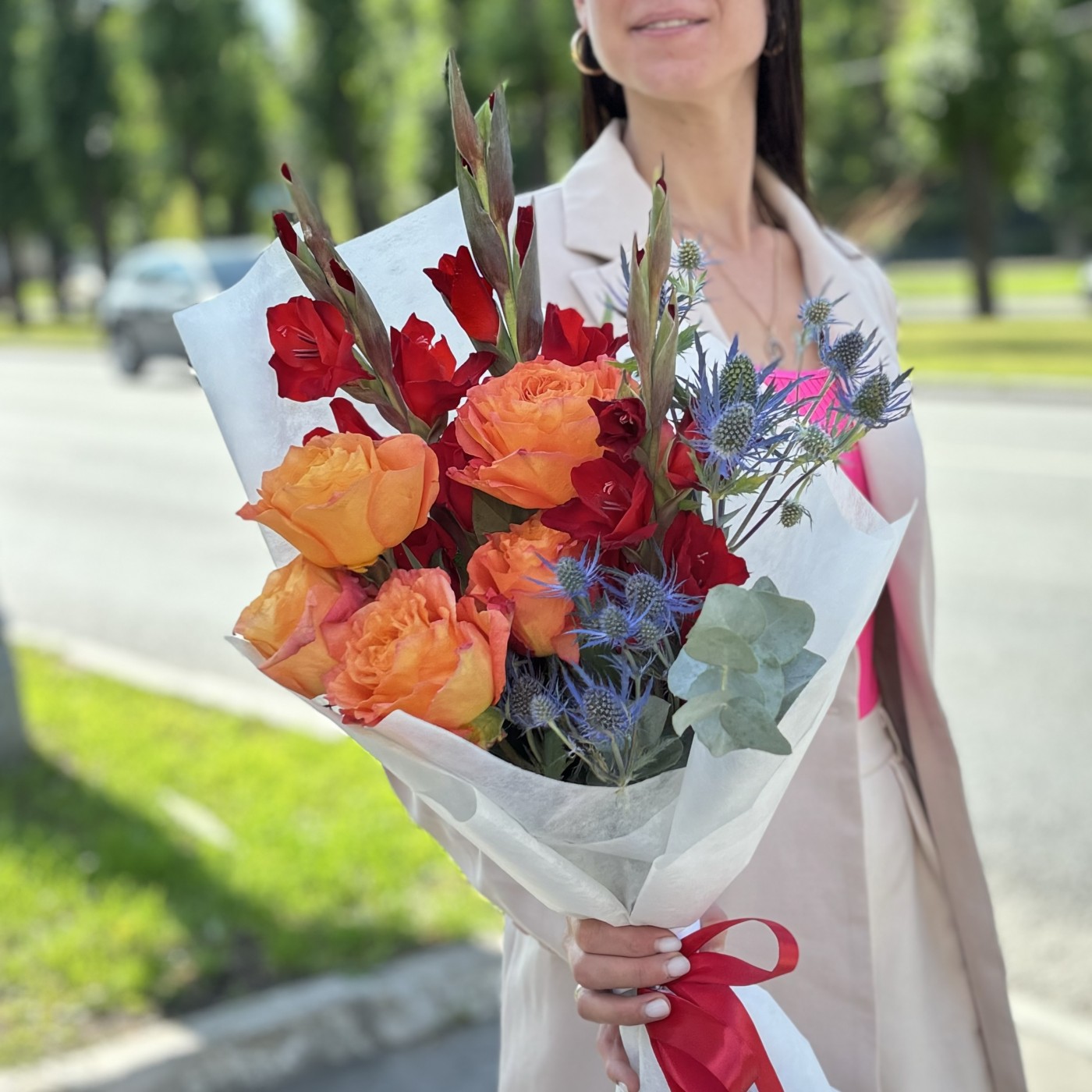 Букет в школу с гладиолусами и розами  Интересный урок