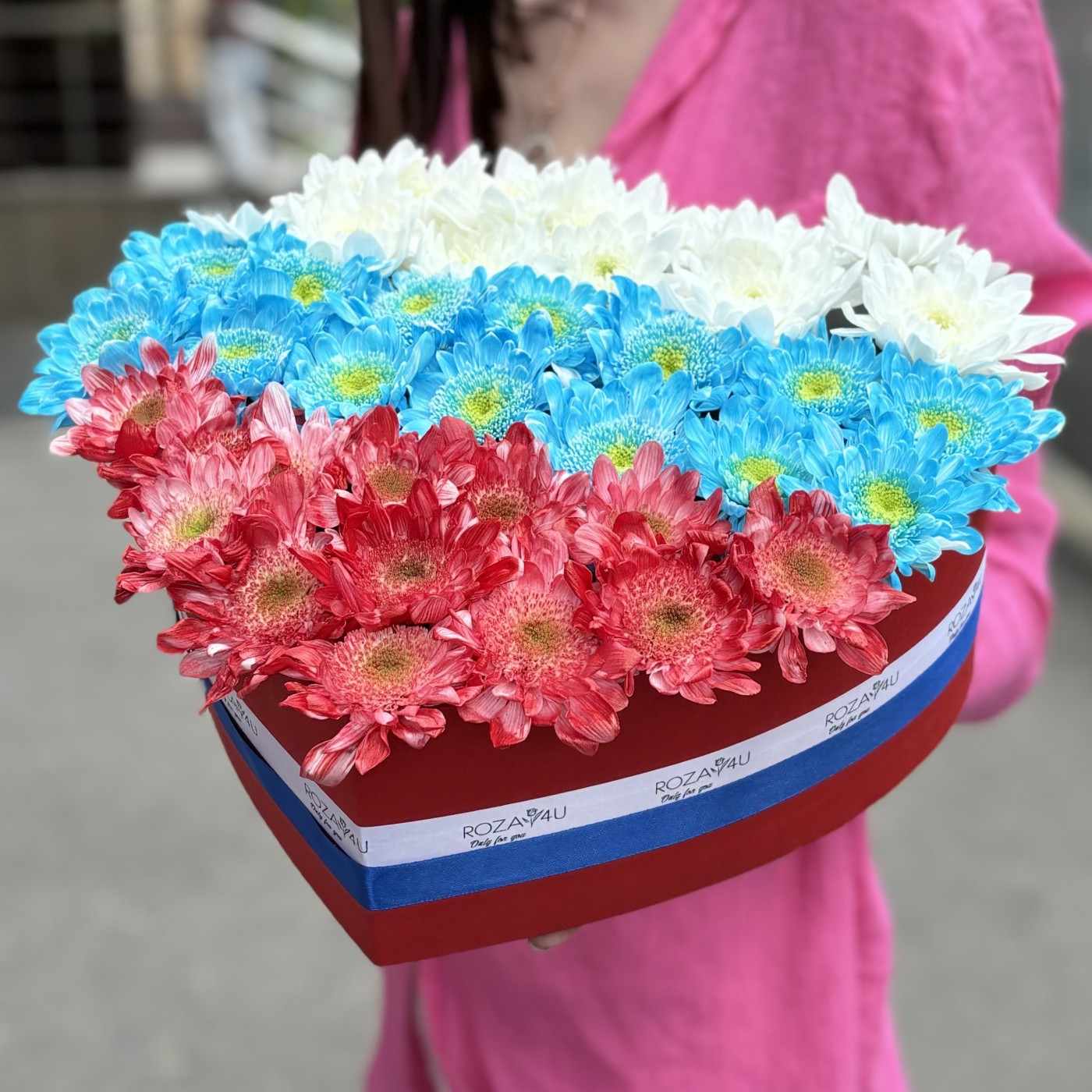 Коробка с хризантемами Люблю Россию