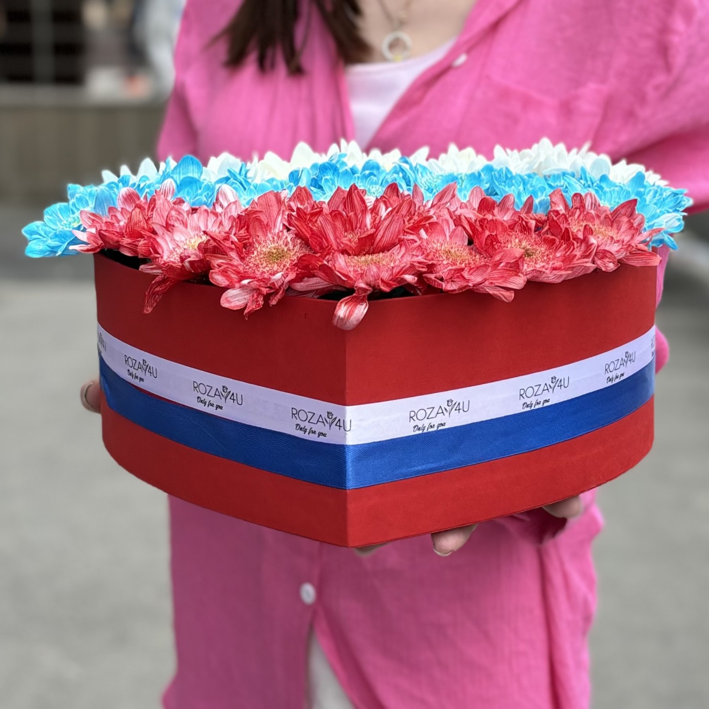 Коробка с хризантемами Люблю Россию