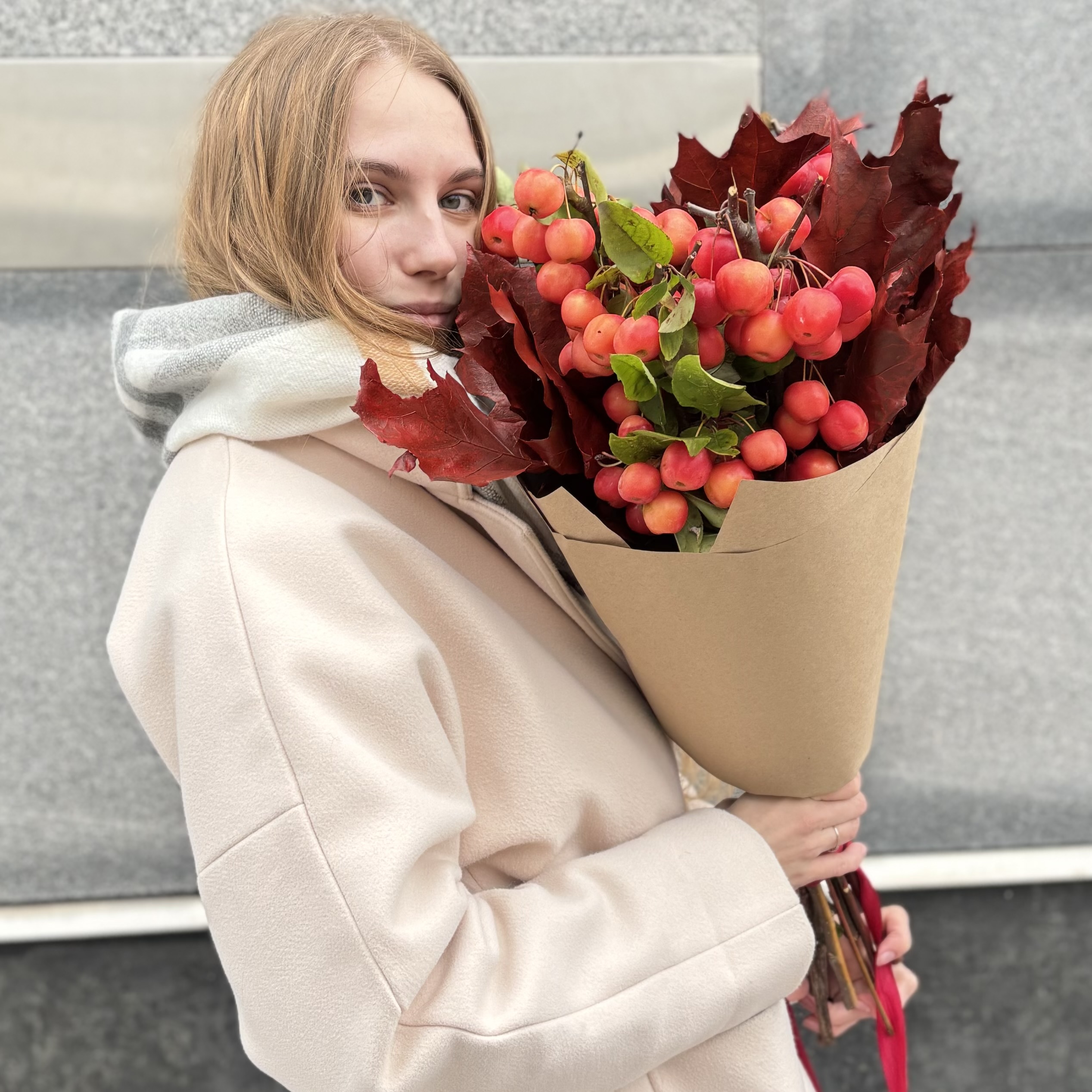 Осенний букет с дикими яблочками и коэкросом