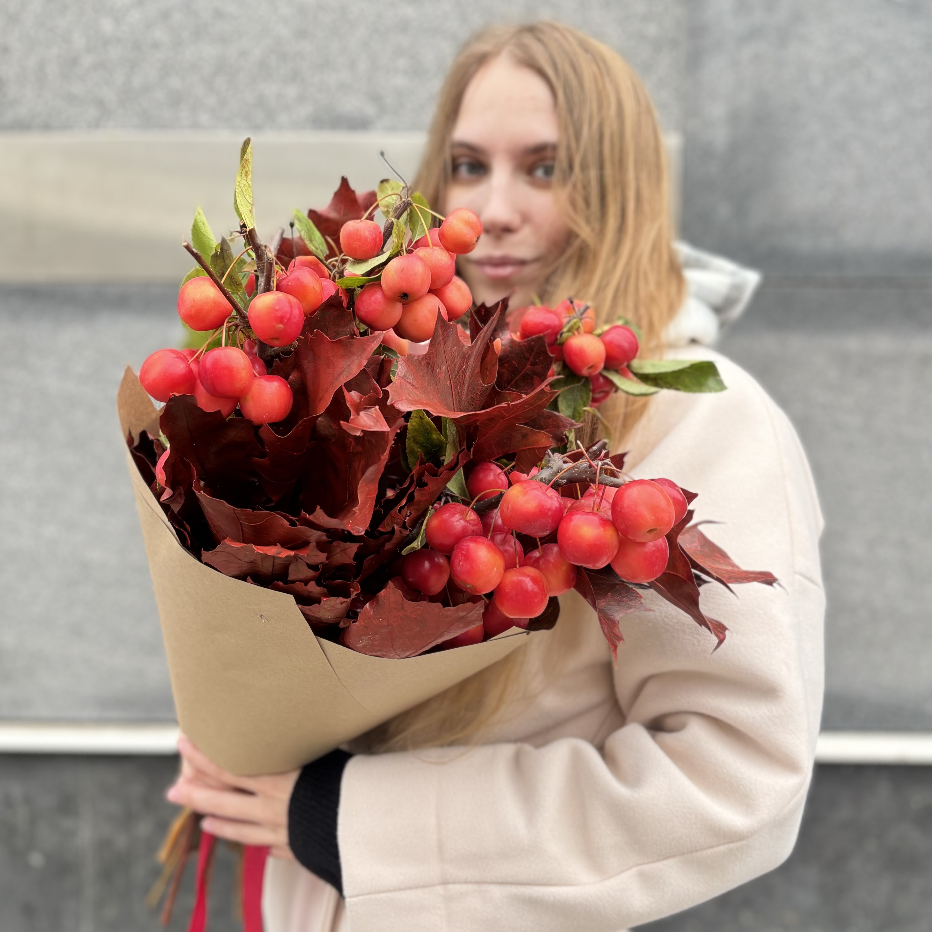 Осенний букет с дикими яблочками и коэкросом