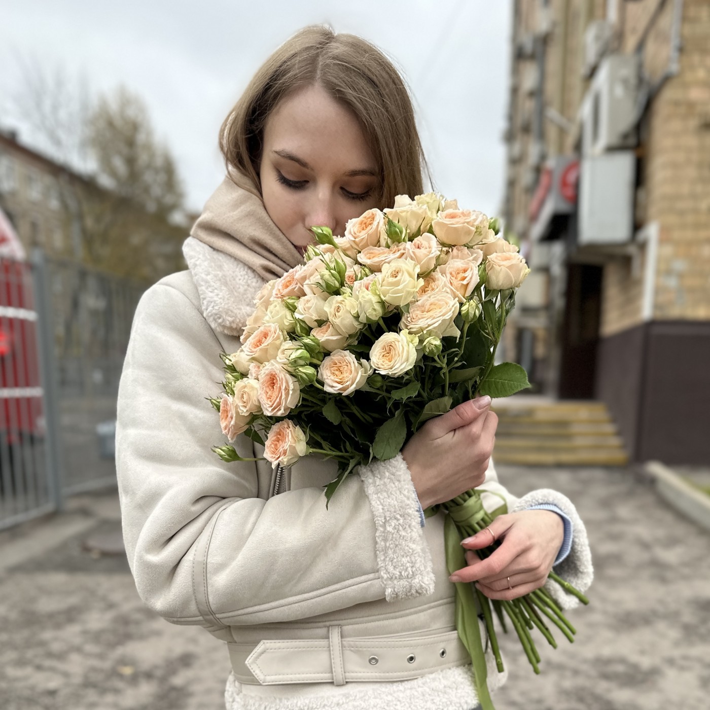 Кустовая  роза Тринити 40 см