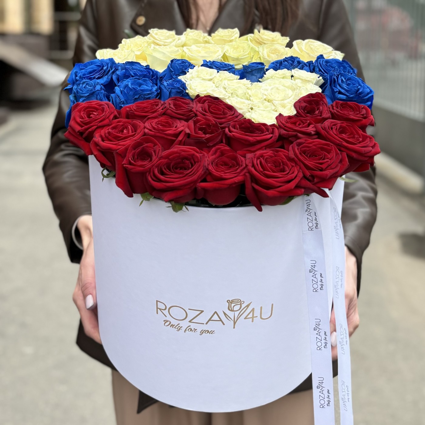 Розы в коробке Я люблю Россию