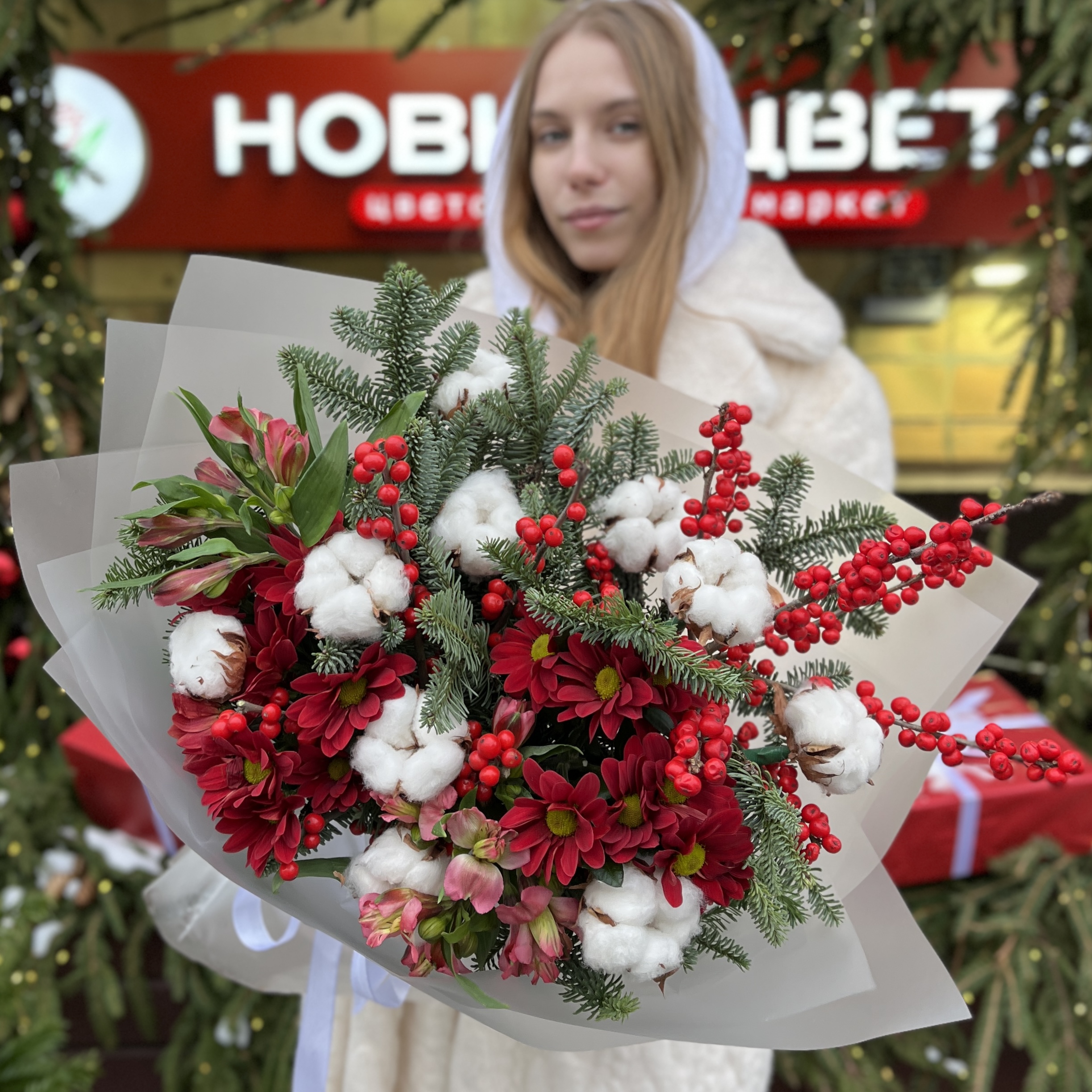 Зимний букет с хризантемой Яркая Ночь