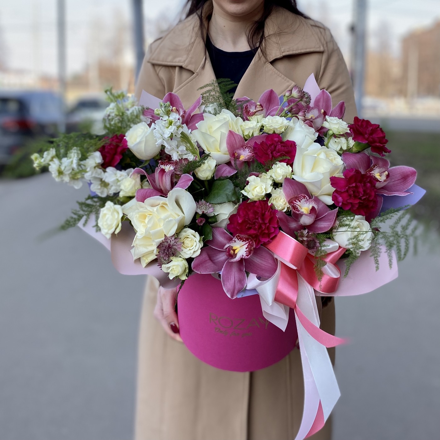 Композиция в коробке Очей Очарование с орхидеей Цимбидиум