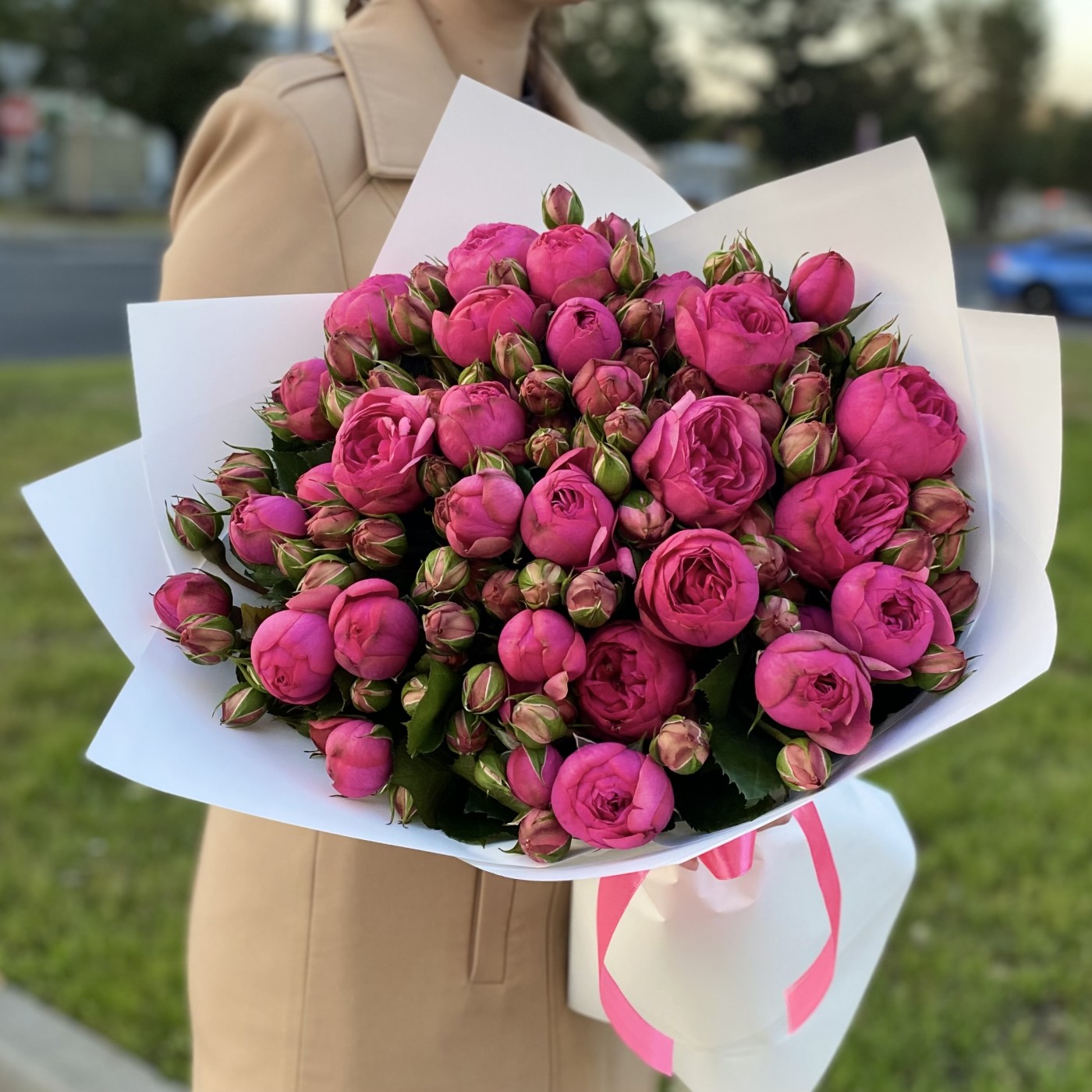 25 ярко-розовых кустовых пионовидных роз Пинк Пиано