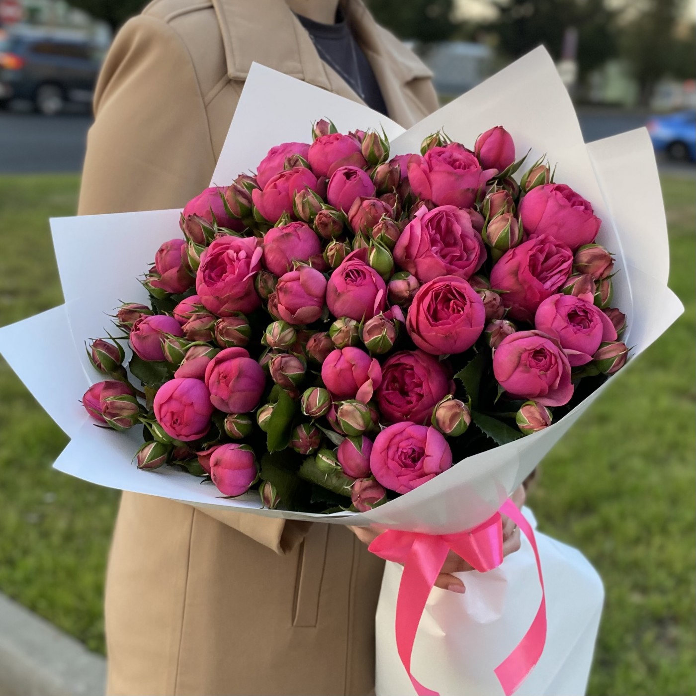 25 ярко-розовых кустовых пионовидных роз Пинк Пиано