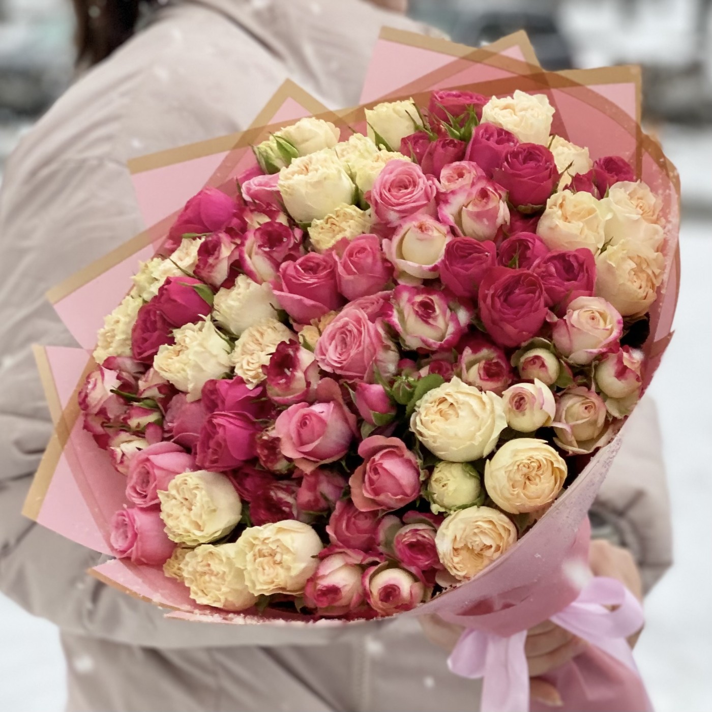 Весенний микс из кустовых пионовидных роз