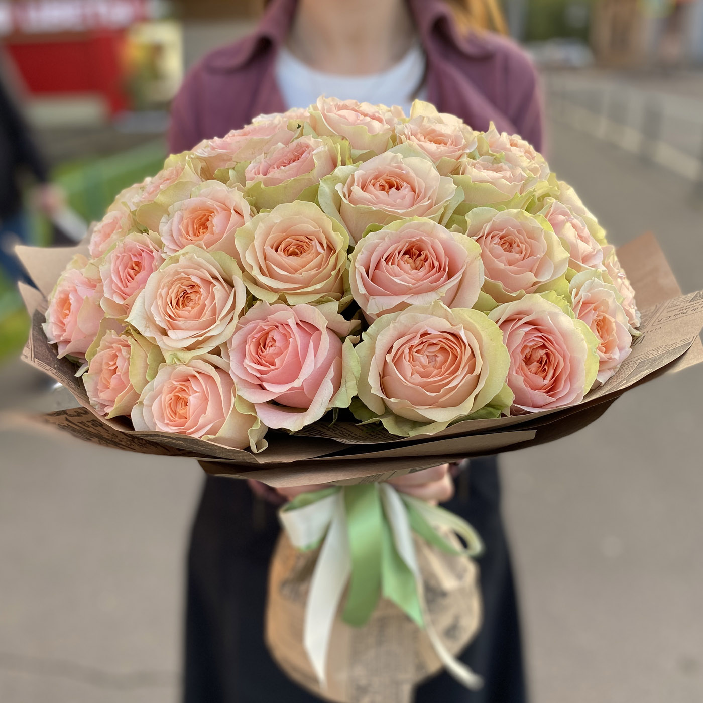 51 пионовидная кремовая роза