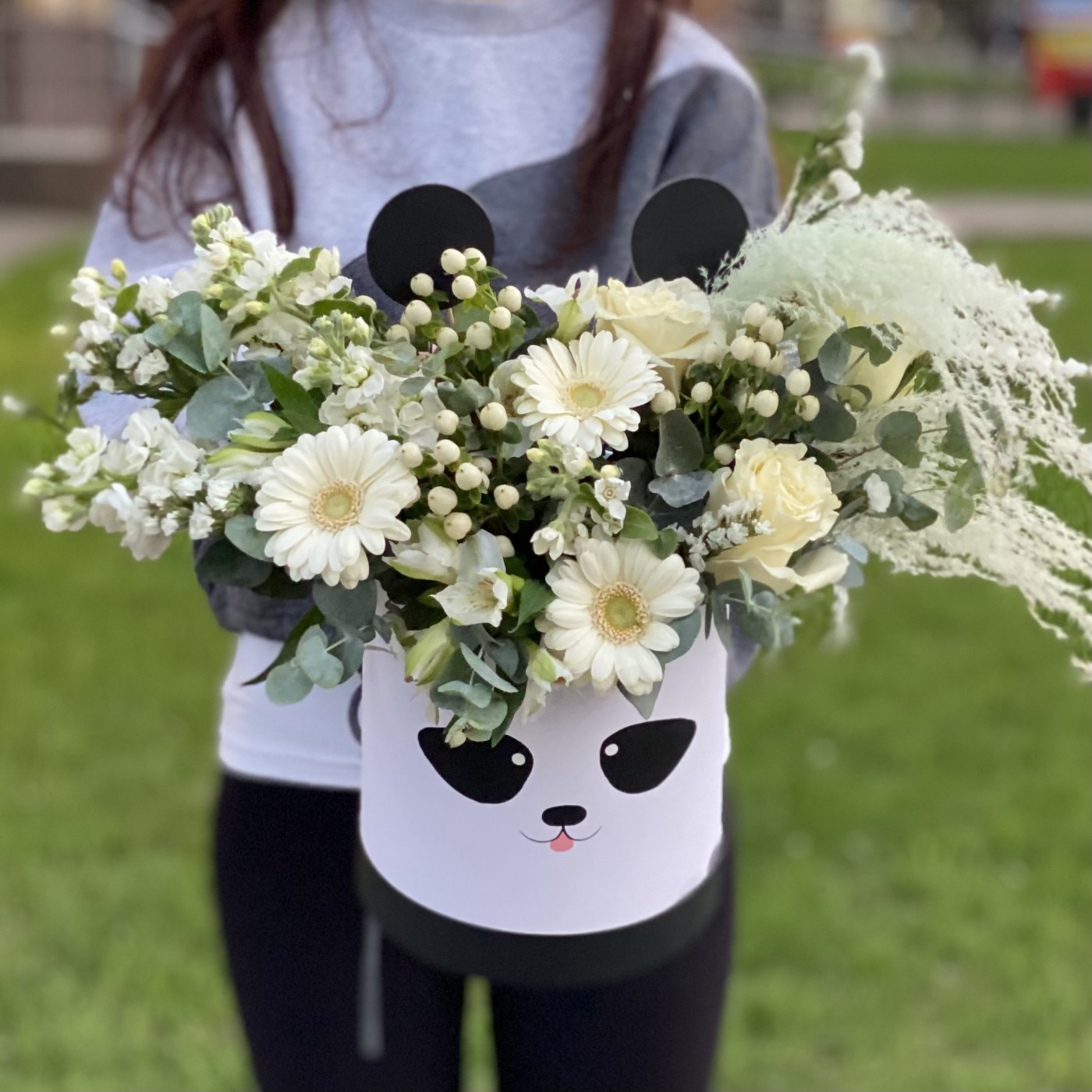 Цветы в коробке Панда с герберами и розами