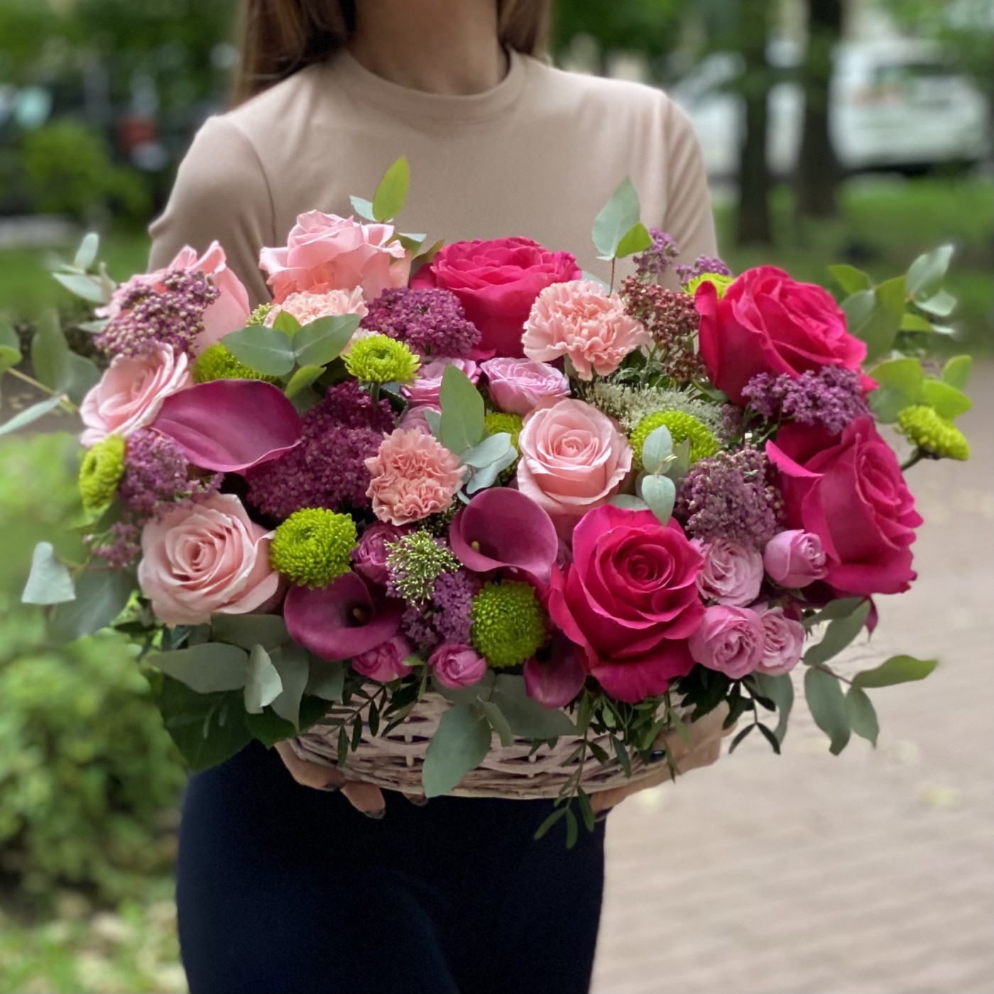 Композиция Фламенко с каллами и розами