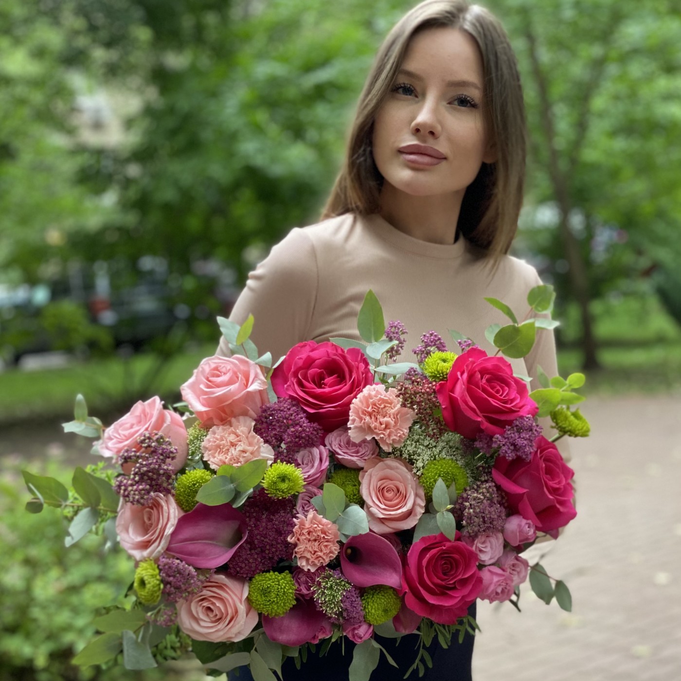 Композиция Фламенко с каллами и розами