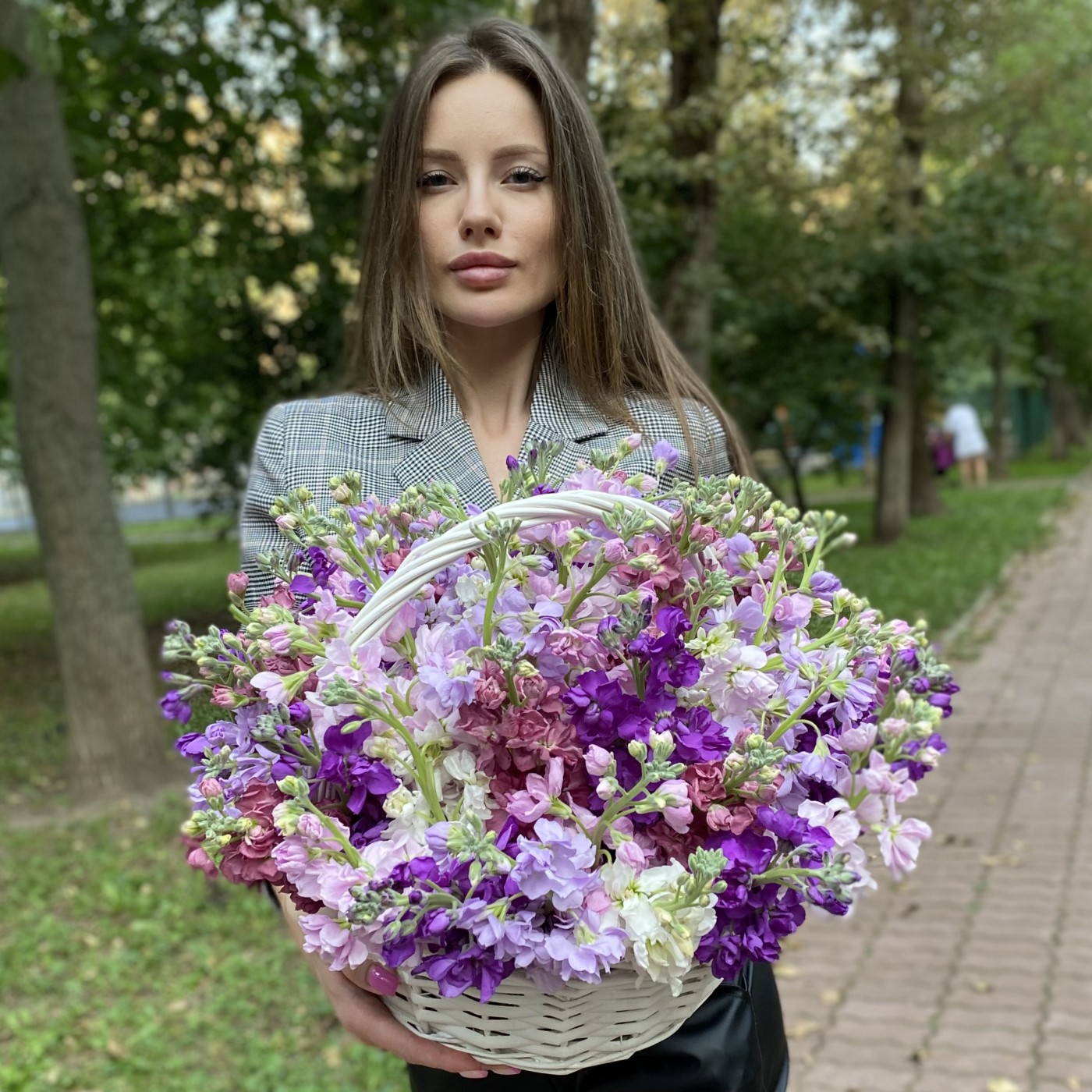 51 ароматная маттиола микс в корзине