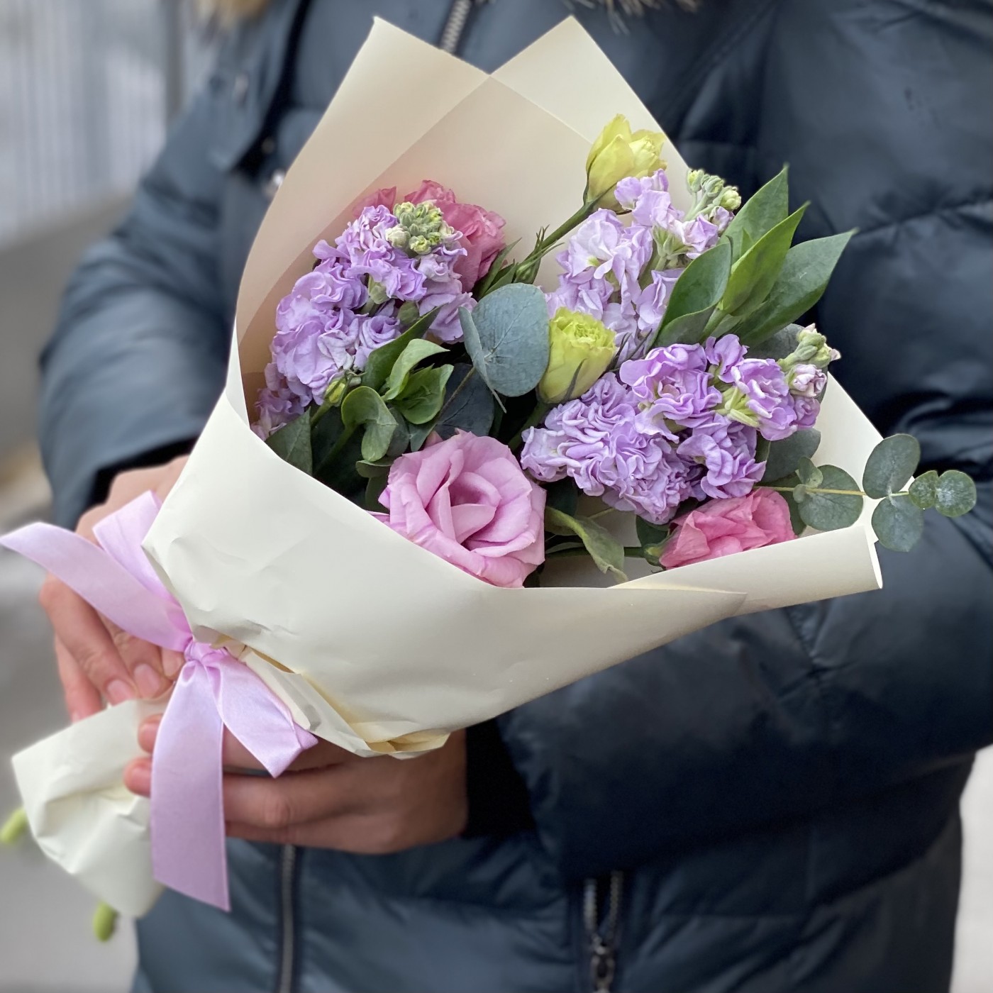 Розово-сиреневый  букет с эустомой и маттиолой