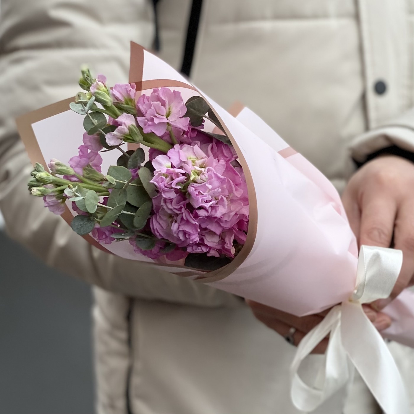 Корпоративный букет розовых маттиол