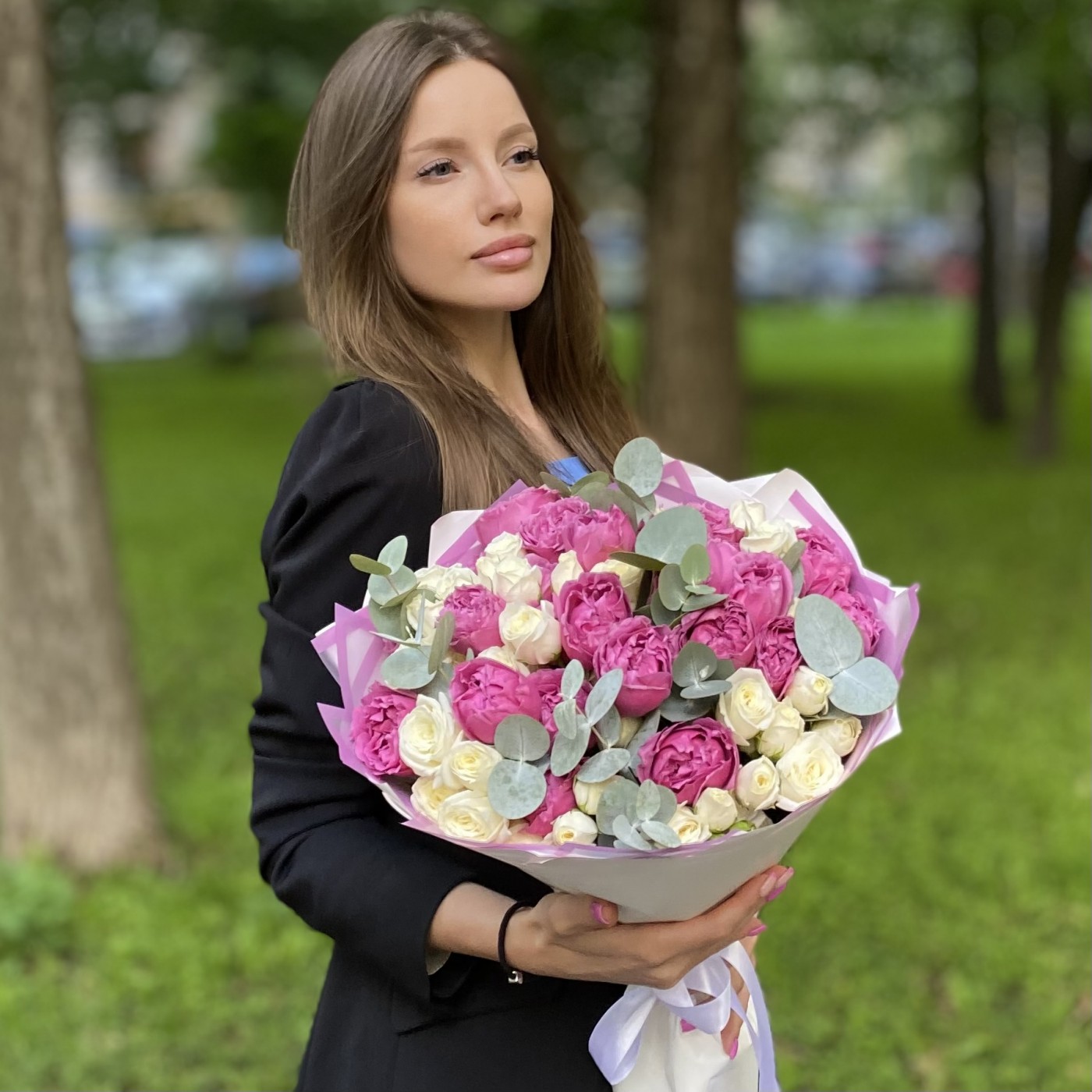 Дуэт кустовых роз Мисти Баблс и Сноу Бабл