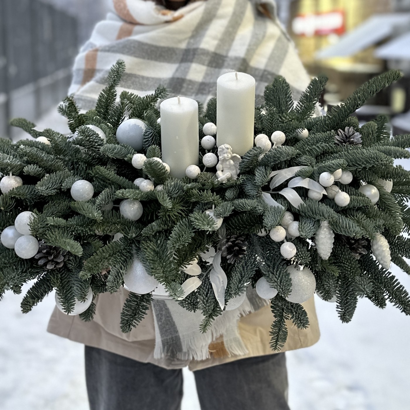Настольная новогодняя композиция с ангелом