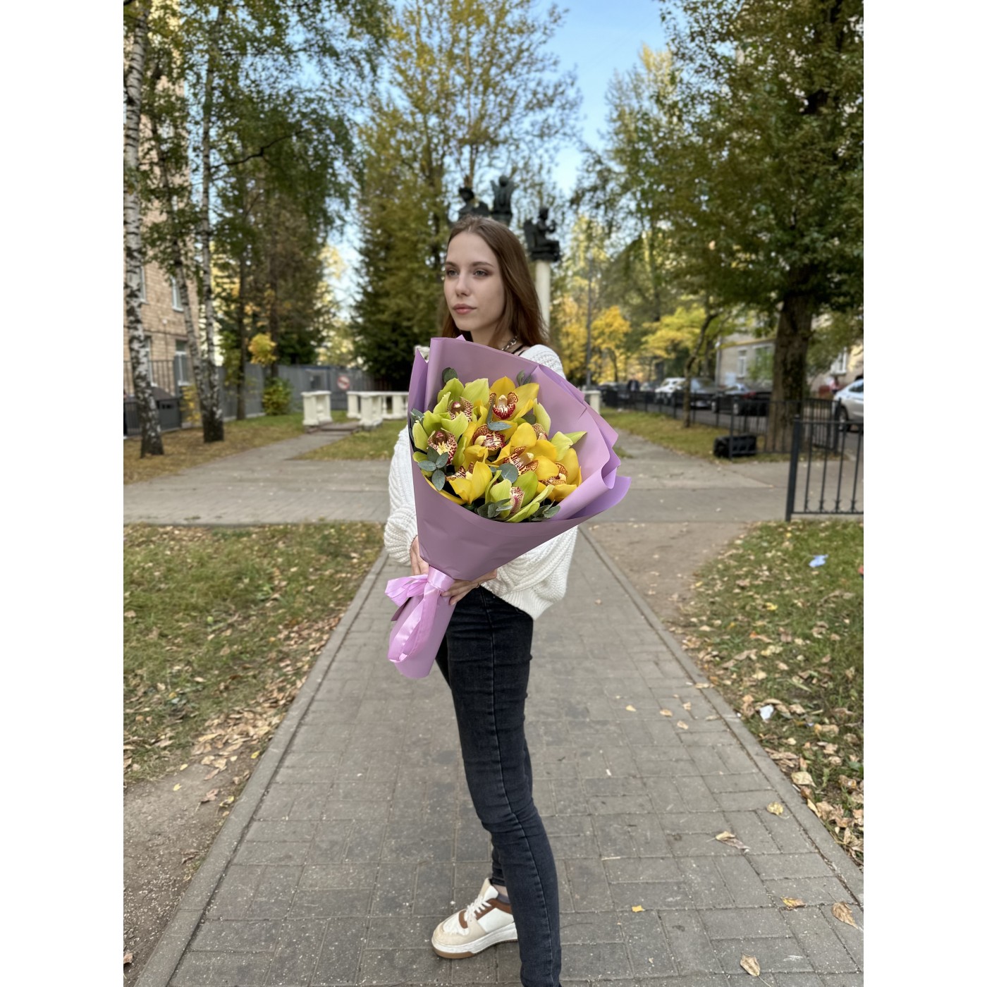 9 желтых и зеленых орхидей Цимбидиум
