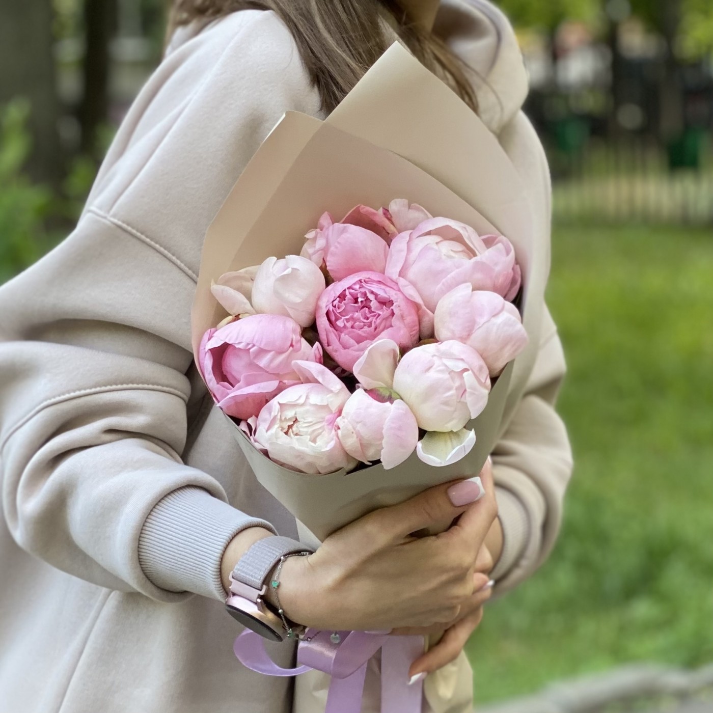 9 нежно-розовых пионов Гардения