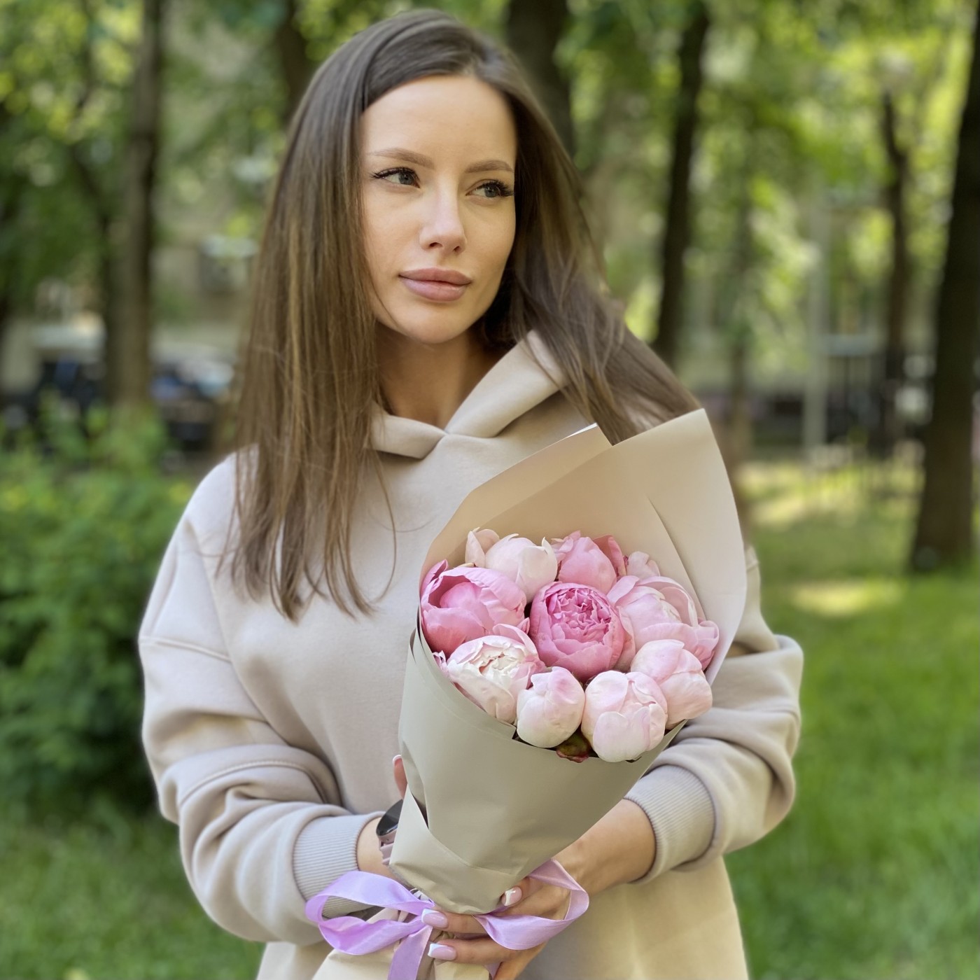 9 нежно-розовых пионов Гардения