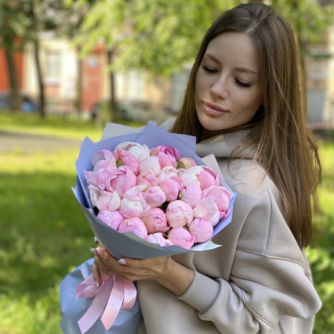 25 нежно-розовых пионов Гардения