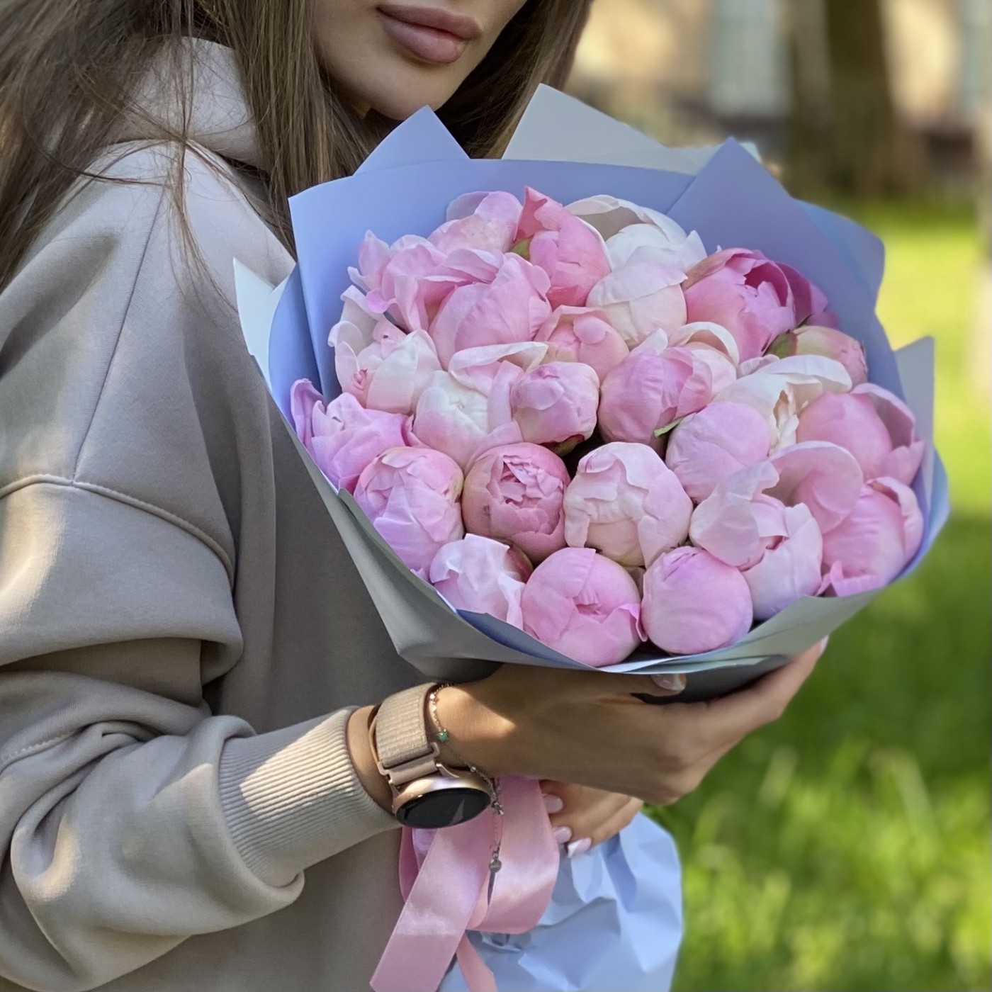 25 нежно-розовых пионов Гардения