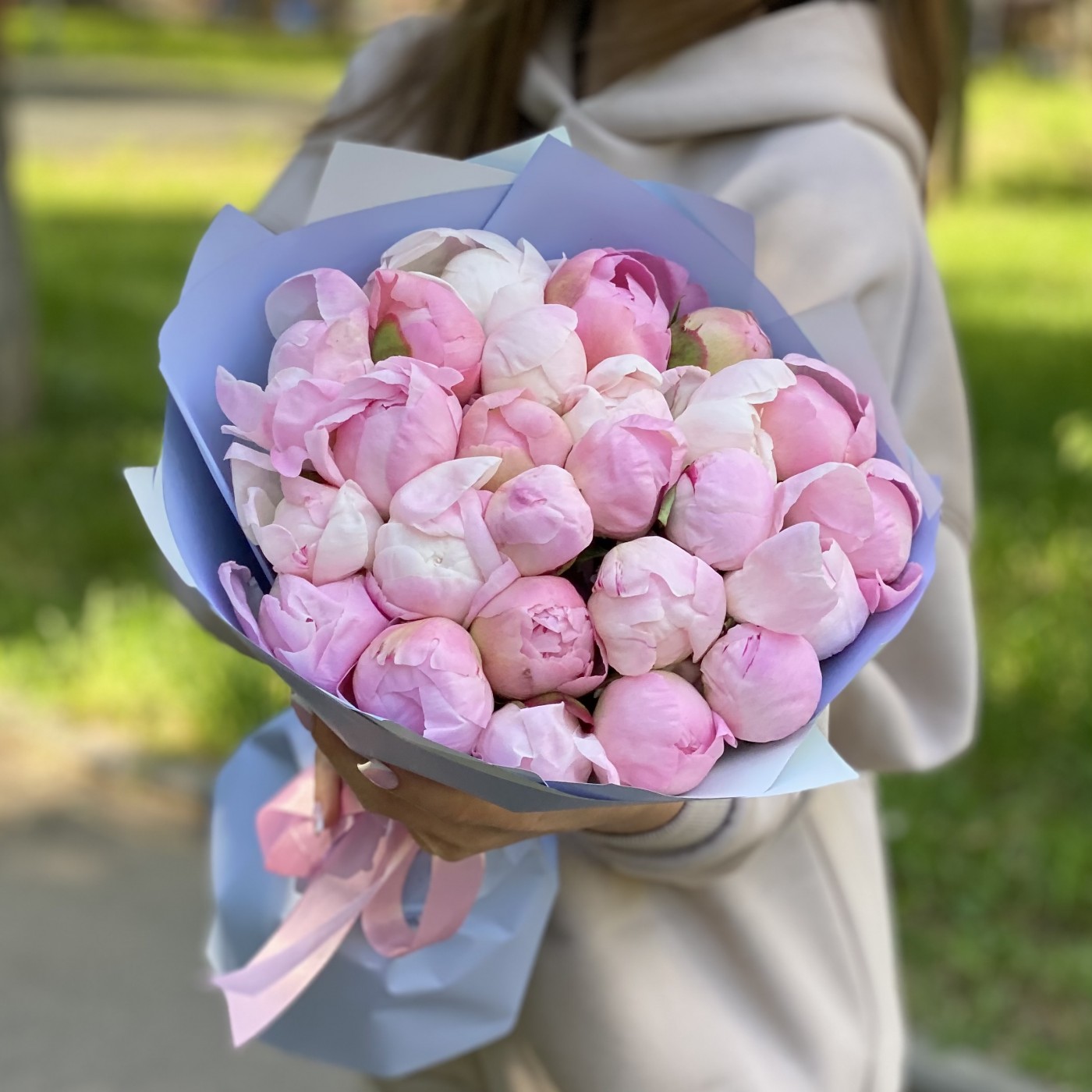 25 нежно-розовых пионов Гардения