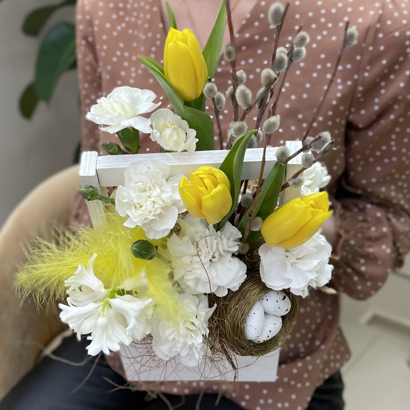 Пасхальная композиция в маленьком ящике