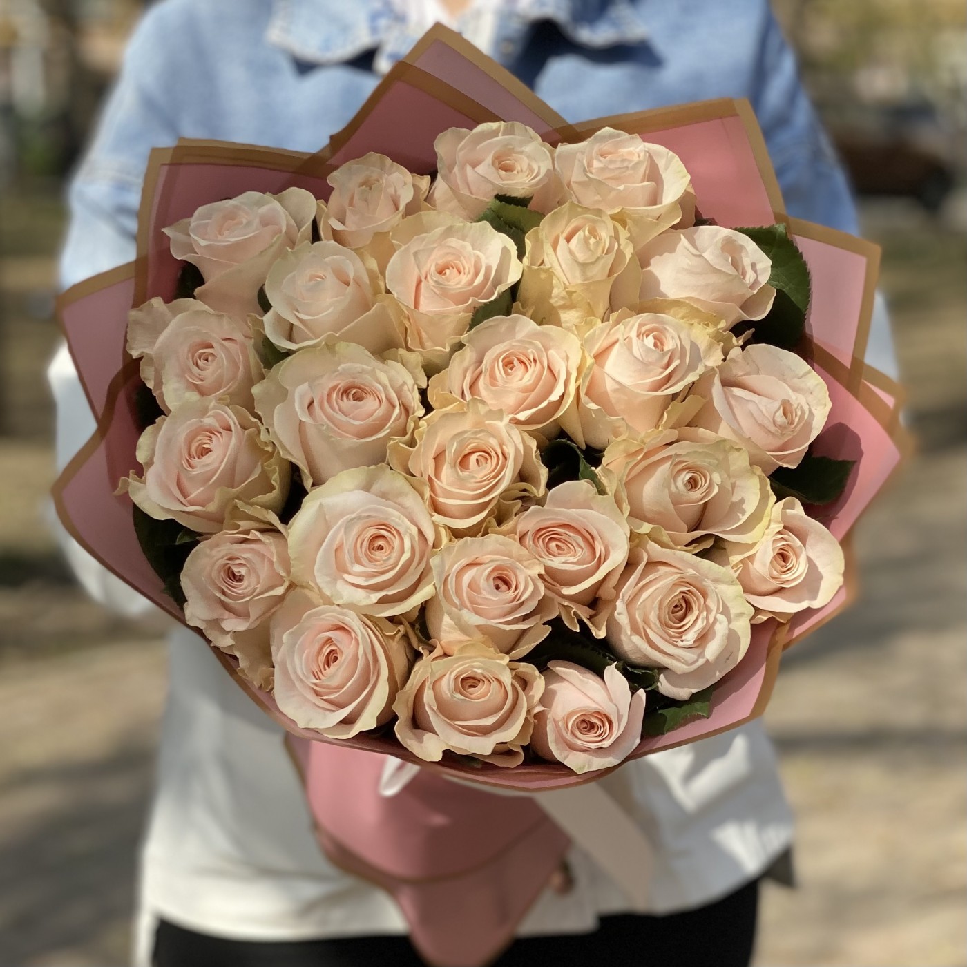 25 нежно-розовых роз Помароса