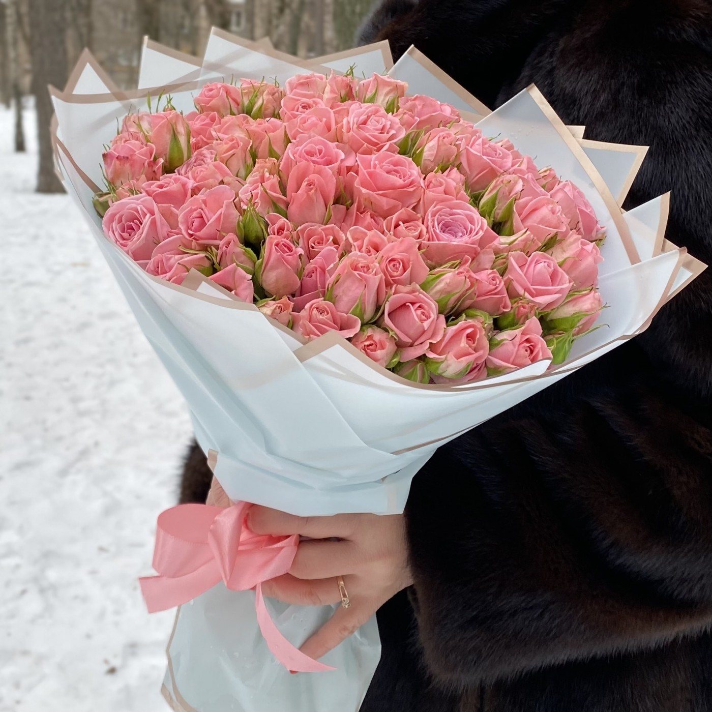 25 кустовых роз Натали 50 см