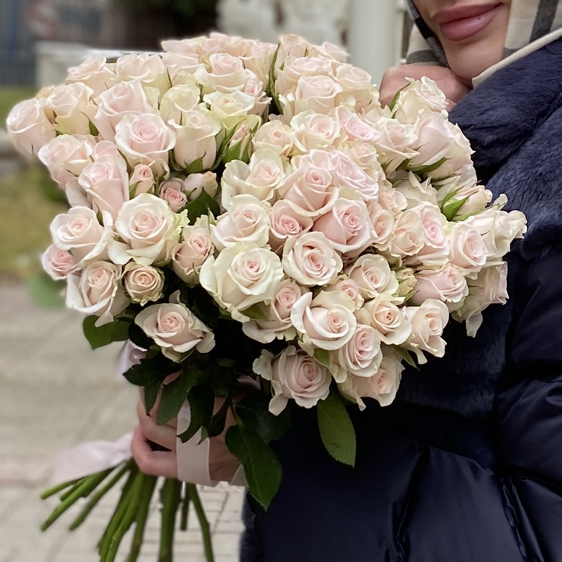 Кустовая роза Роял Порцелина 40 см
