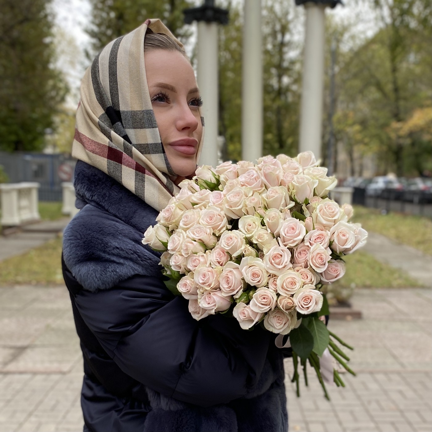 Кустовая роза Роял Порцелина 40 см