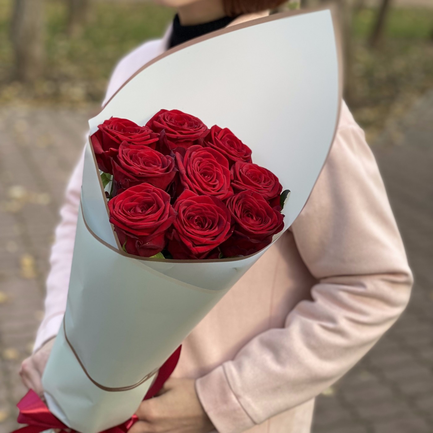 9 красных роз 80 см