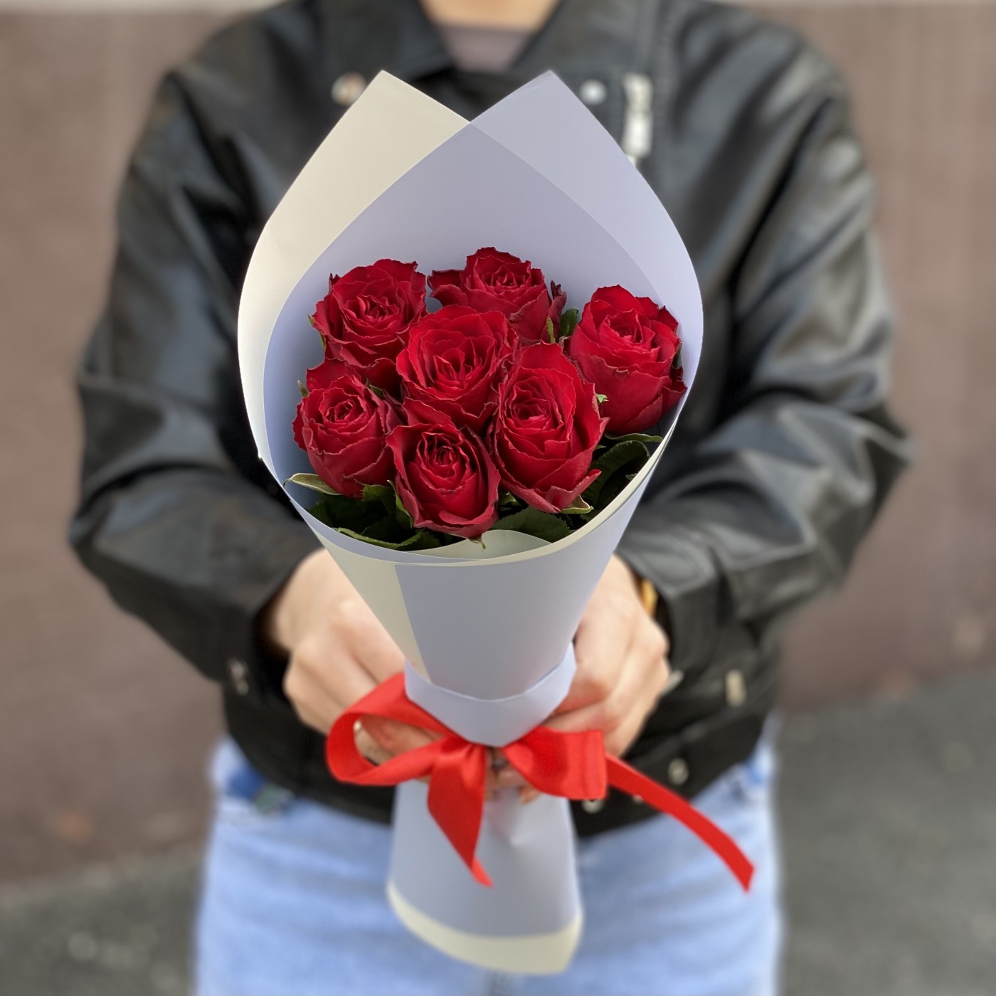 7 красных роз 40 см