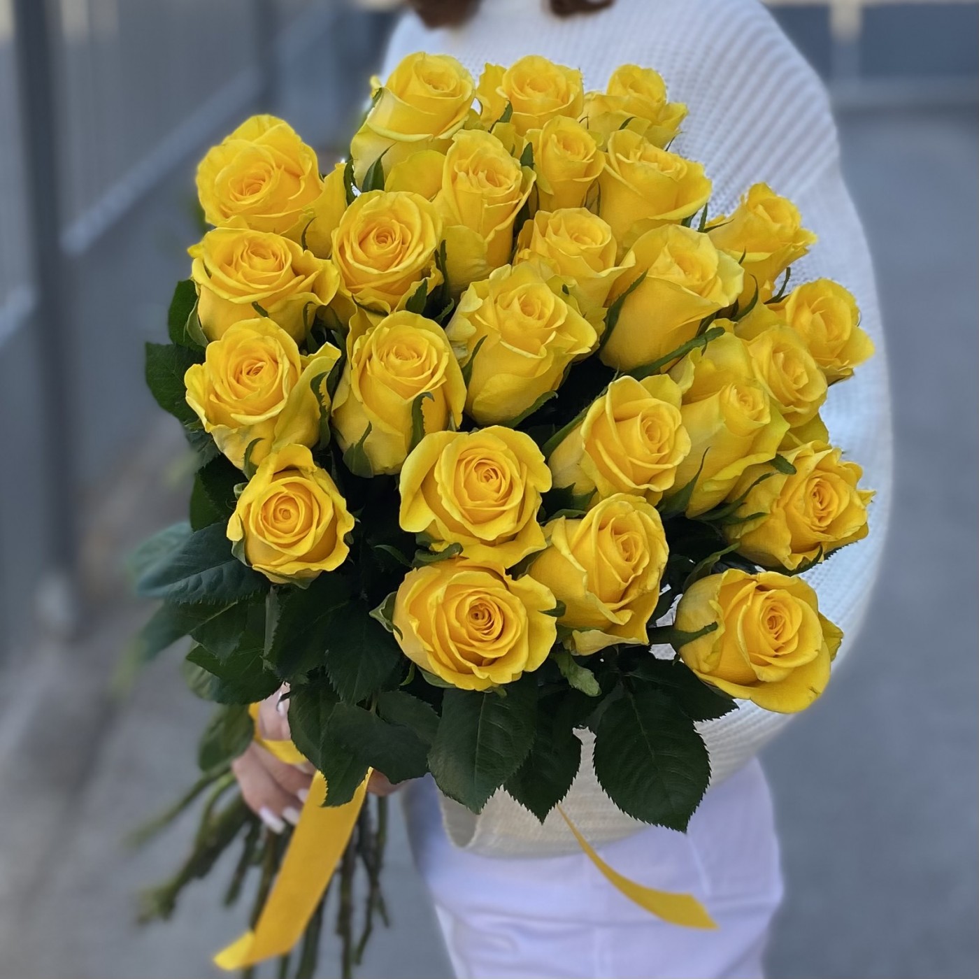 Роза Хай Еллоу (High & Yellow) 70 см