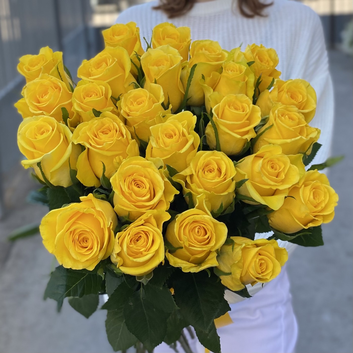 Роза Хай Еллоу (High & Yellow) 70 см