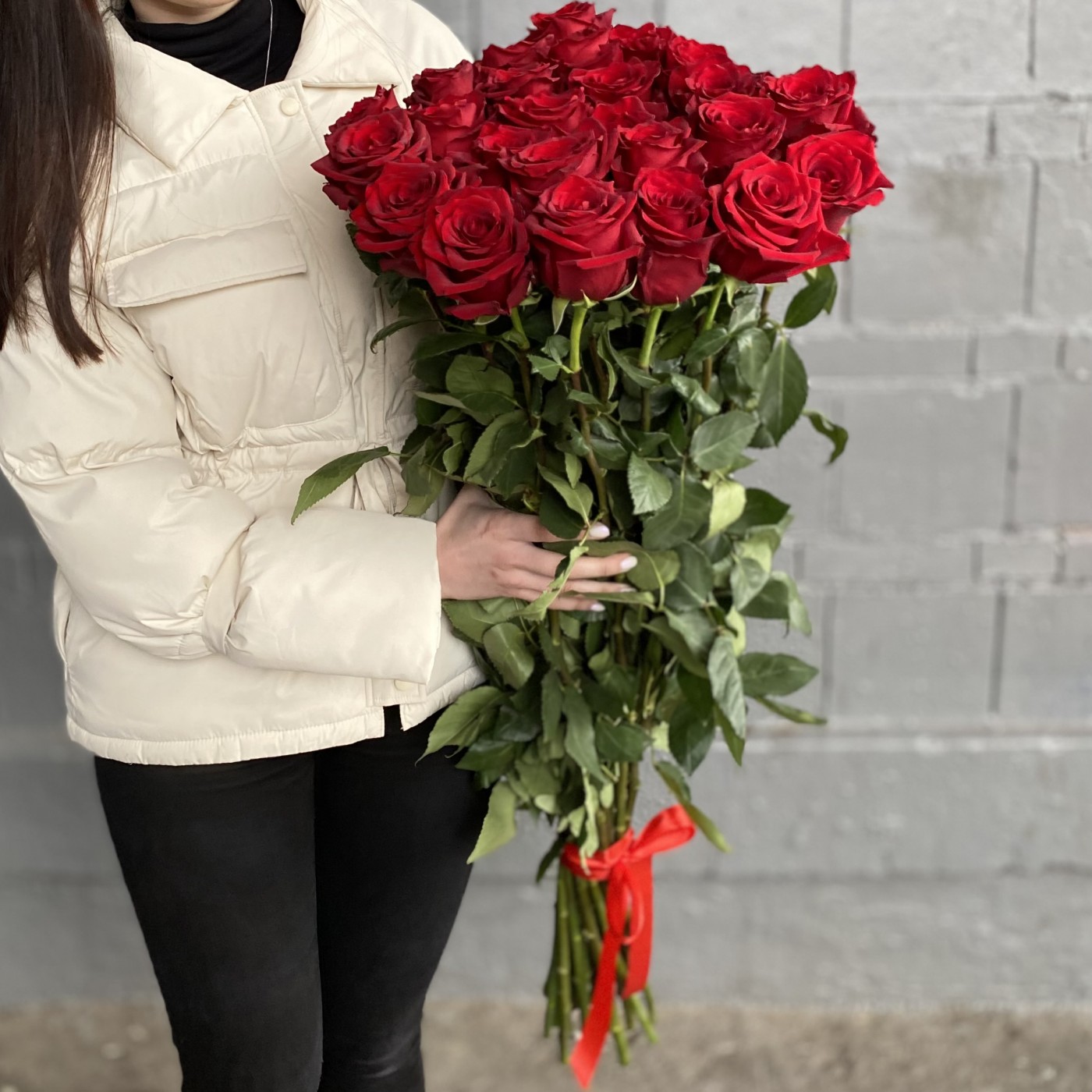 25 красных роз 100 см