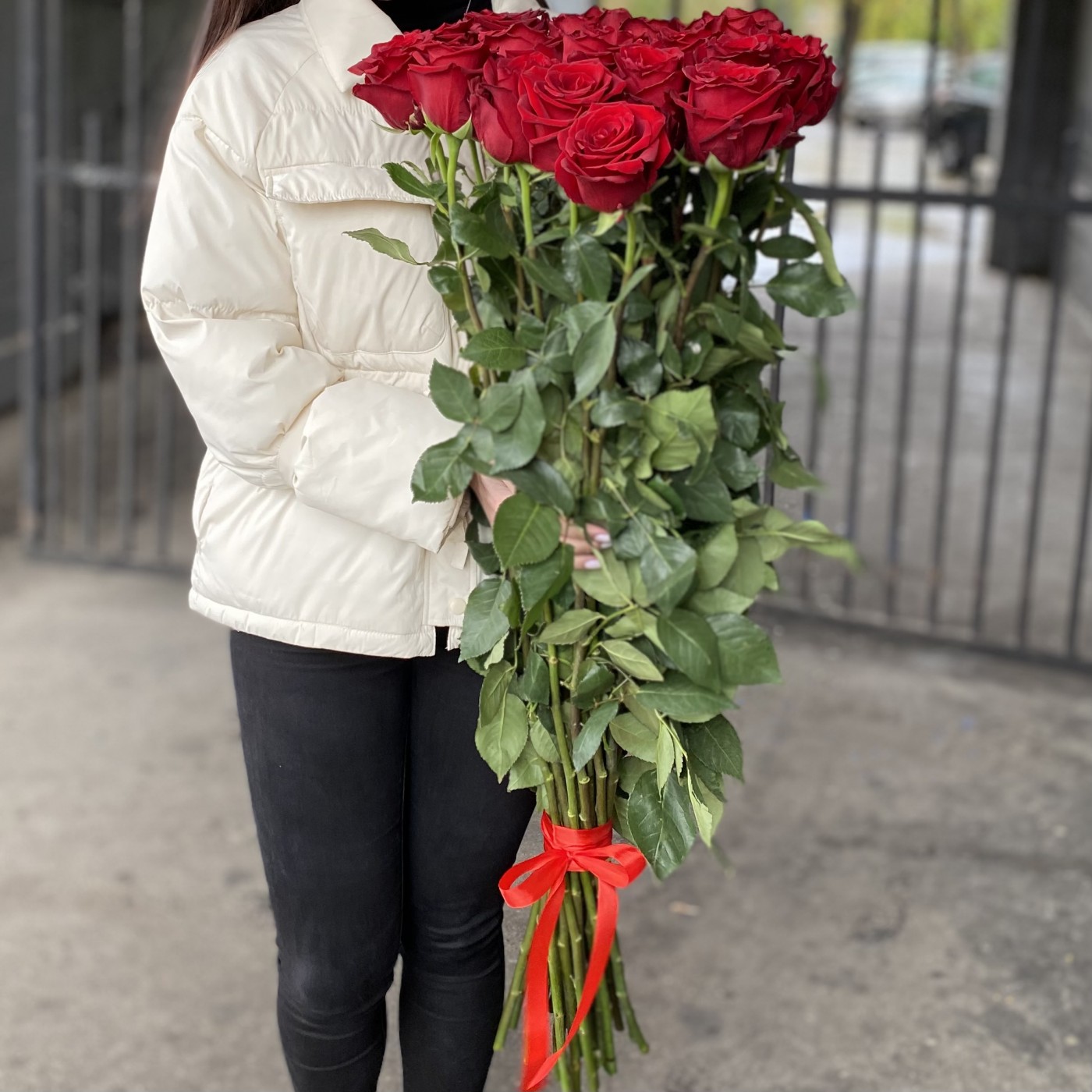 25 красных роз 100 см