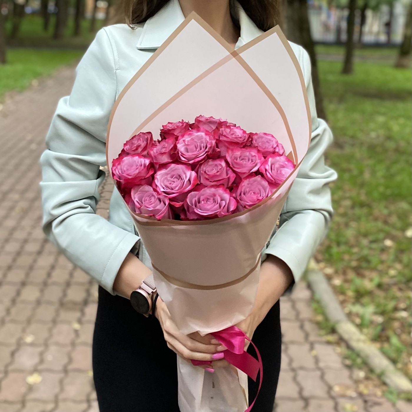 15 роз Дип Перпл 50 см