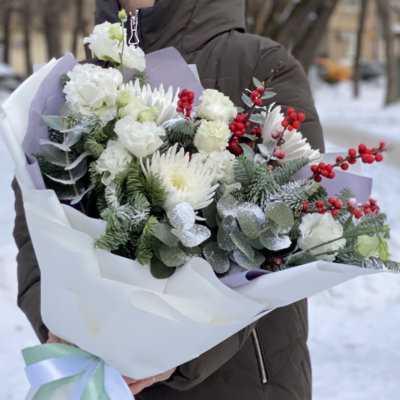 Новогодний букет Снегирь