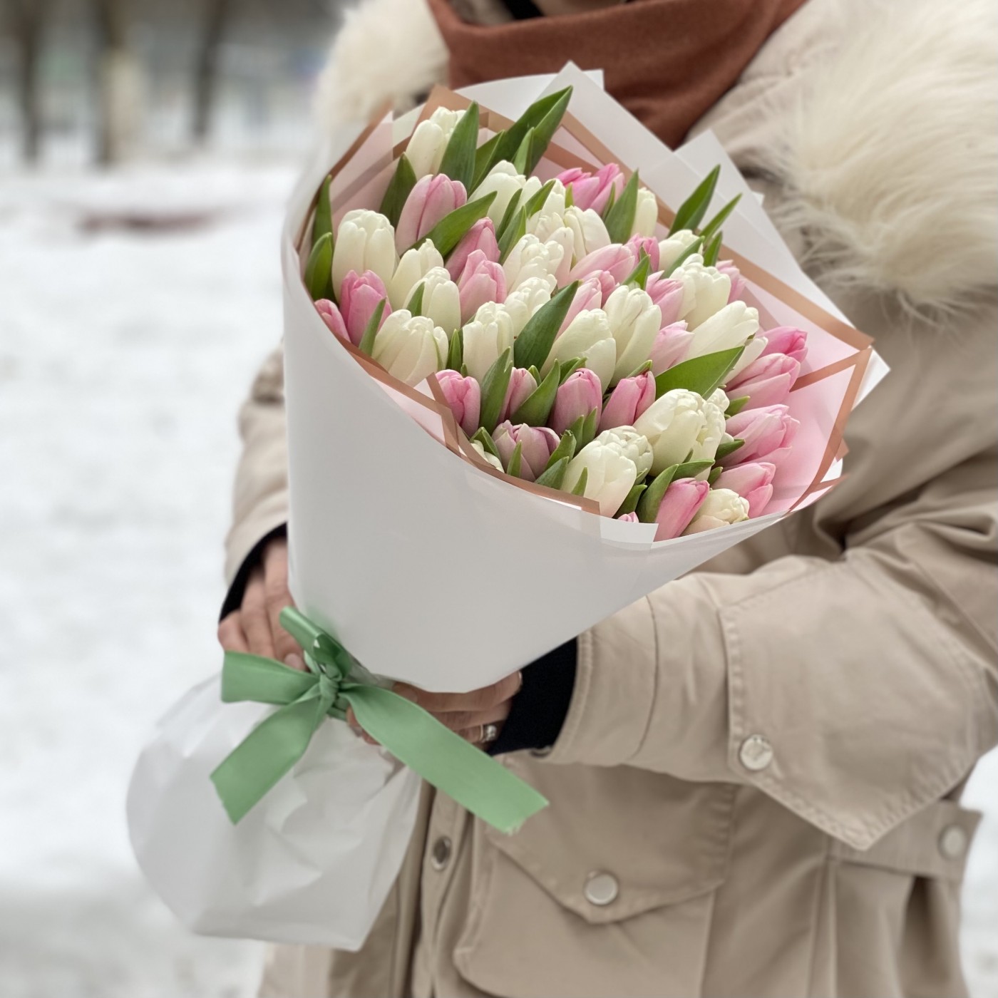 Букет из 51 тюльпана - бело-розовый микс