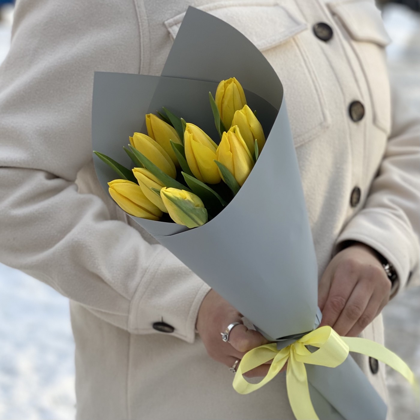 9 желтых тюльпанов Стронг голд